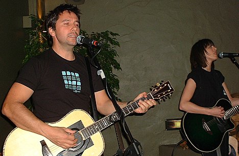 Top NZ singer songwriters Carly Binding & Donald Reid - acoustic at The BathHouse, Palmerston North, Manawatu, New Zealand - 27 July 2006