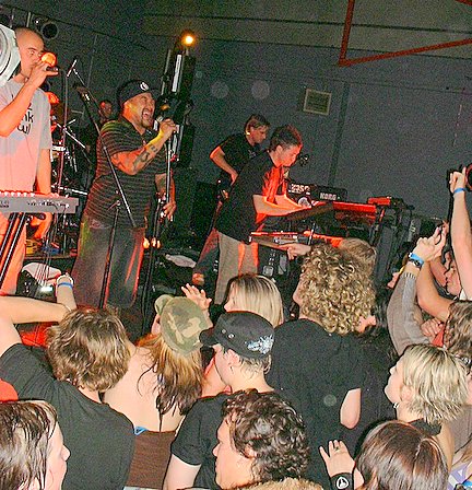 NZ's 'Shapeshifter' on their 'Soulstice' album tour, with support acts, at Massey Uni Turitea, Manawatu, New Zealand - 23 September 2006. The excellent warm-up acts made it a late night, bass was wow, 'so excellent' overall